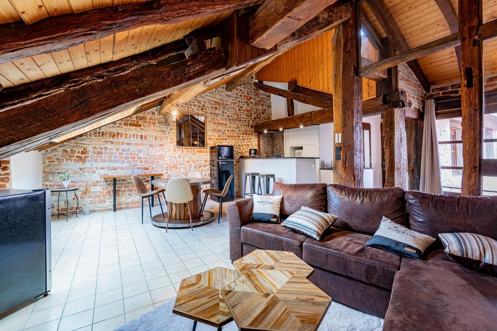 Plongez Dans L'Histoire Du Centre-Ville - Le Refuge Medieval - 3 Etoiles Bourg-en-Bresse Eksteriør billede